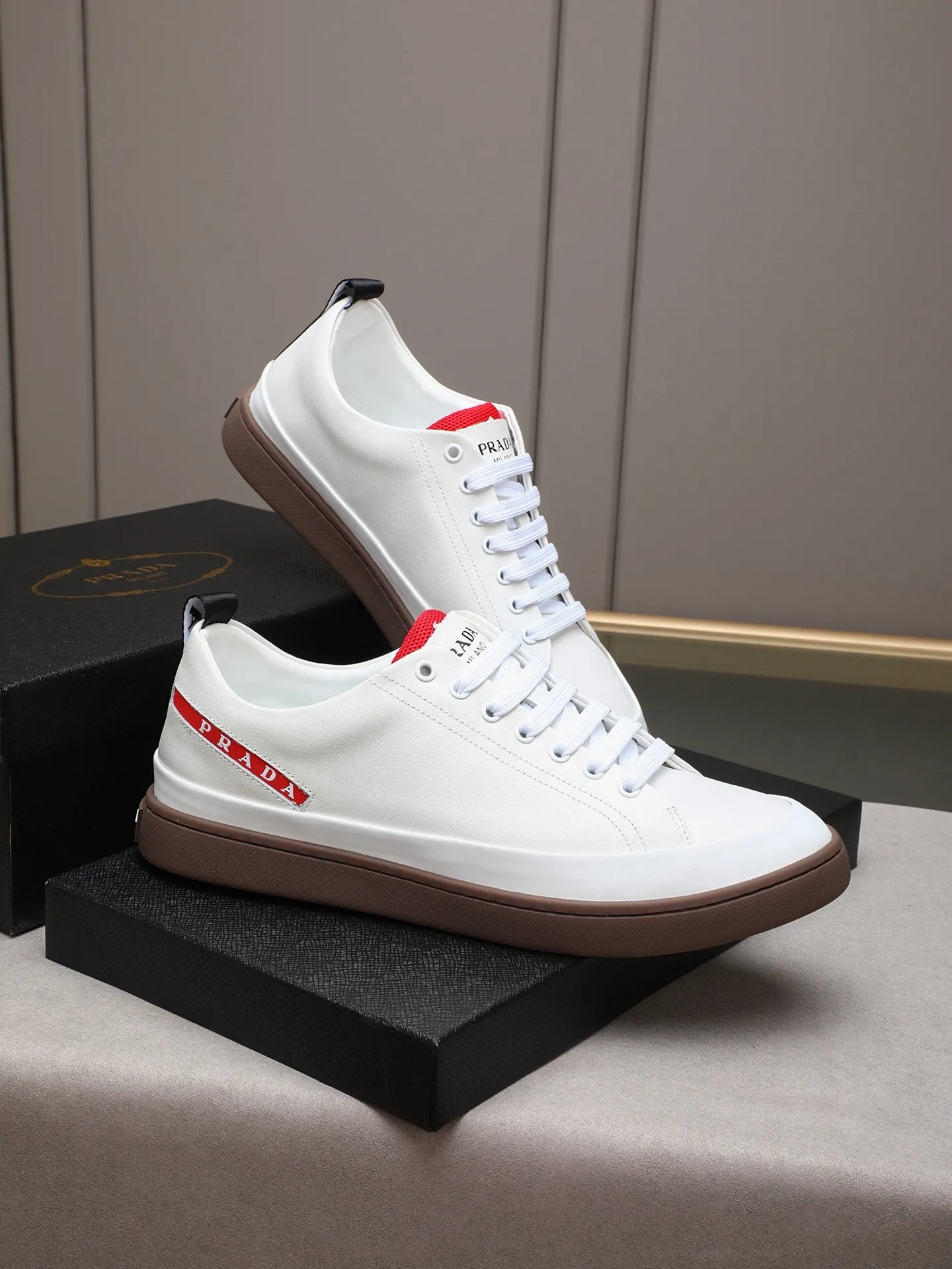 Men's shoes💰420💰 Brand: PRADA (Prada) Standard code: Men's code 38–44 (45 can be customized) Material: Original cowhide, breathable sheep lining Special outsole Style category: Men's fashionable casual sneakers Low-key luxury! Color: actual picture color
